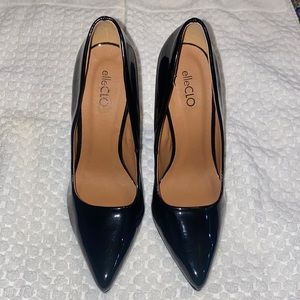 NWOT never been worn black patent pumps size 7